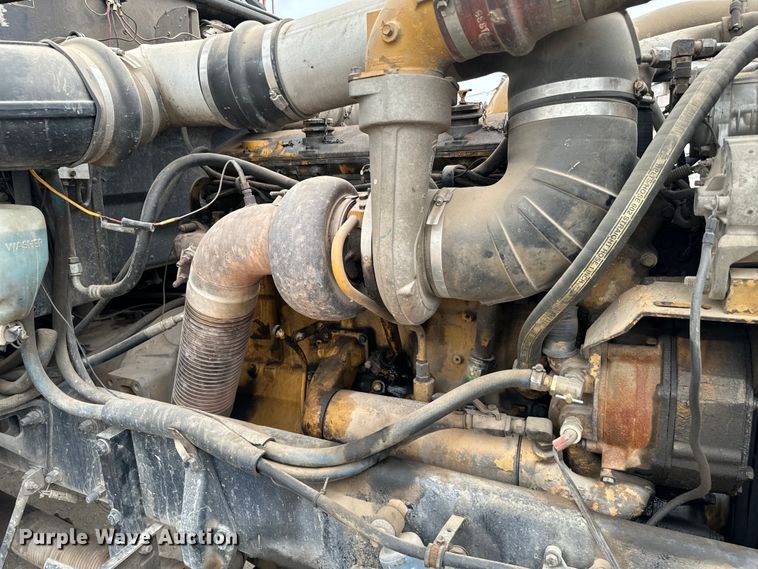 image for item EJ0394 1989 Peterbilt 379 semi truck