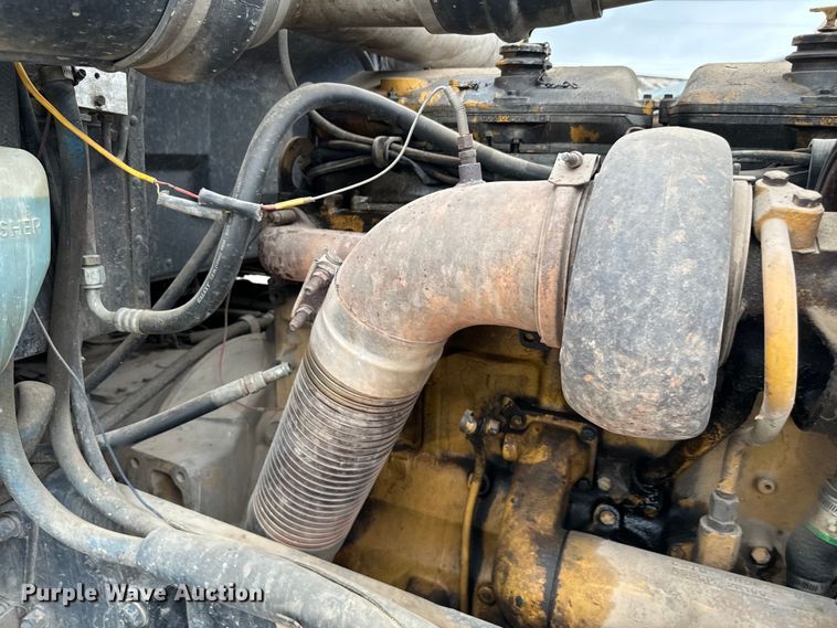 image for item EJ0394 1989 Peterbilt 379 semi truck