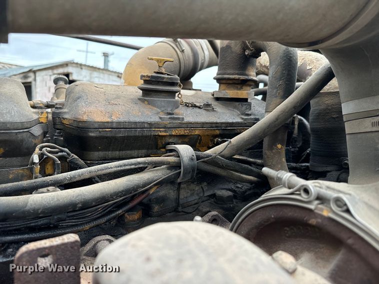 image for item EJ0394 1989 Peterbilt 379 semi truck