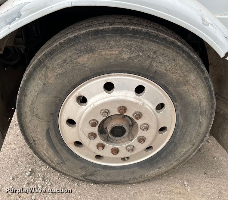 image for item EJ0394 1989 Peterbilt 379 semi truck