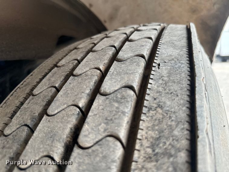 image for item EJ0394 1989 Peterbilt 379 semi truck