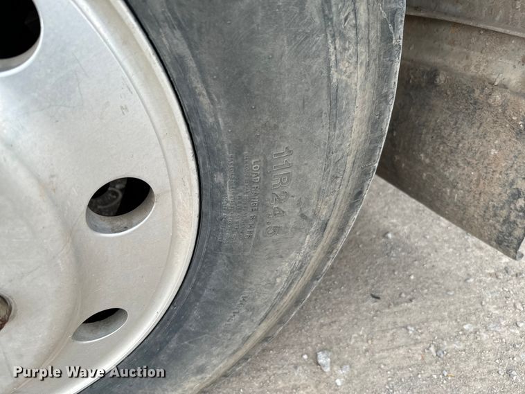 image for item EJ0394 1989 Peterbilt 379 semi truck