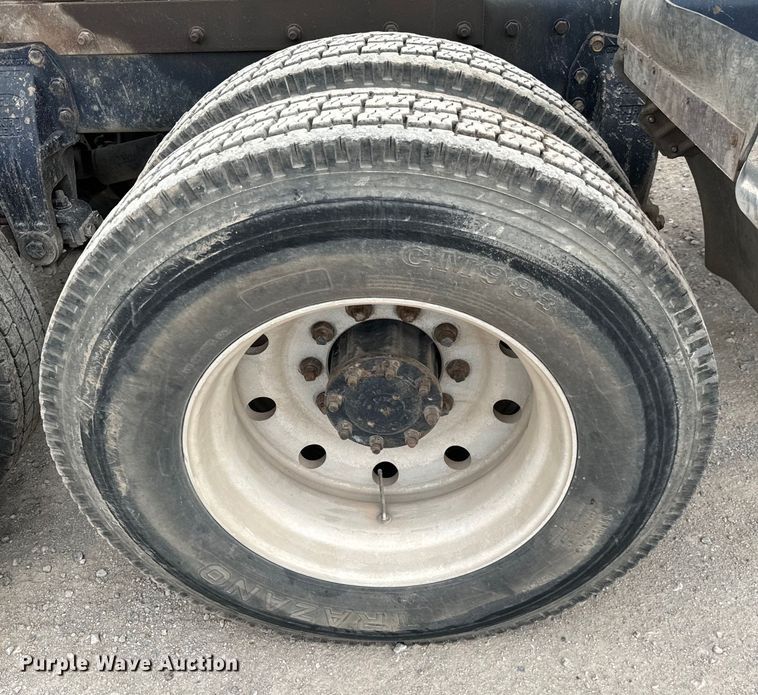 image for item EJ0394 1989 Peterbilt 379 semi truck