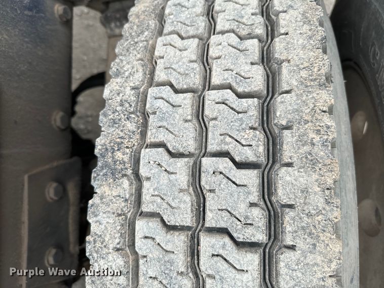 image for item EJ0394 1989 Peterbilt 379 semi truck