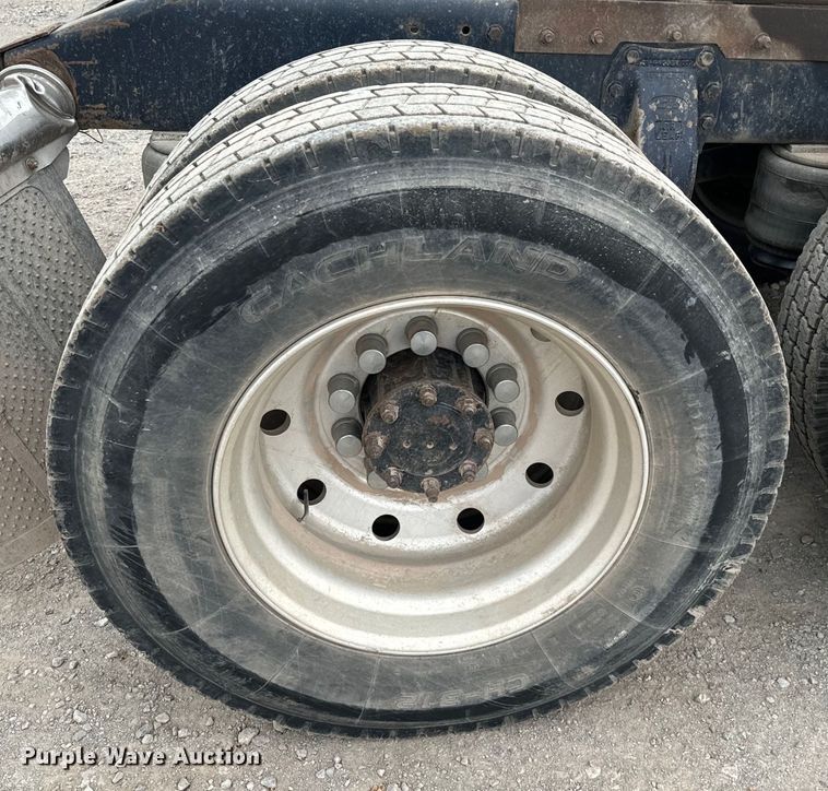 image for item EJ0394 1989 Peterbilt 379 semi truck