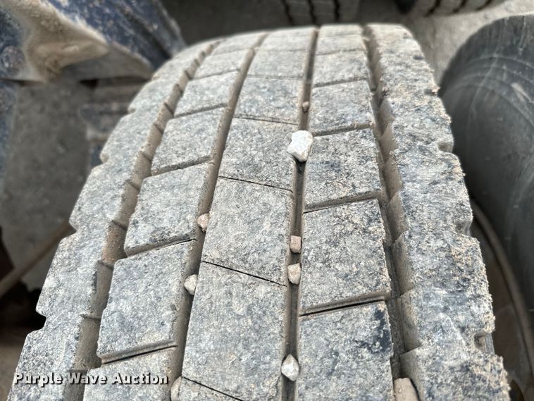 image for item EJ0394 1989 Peterbilt 379 semi truck