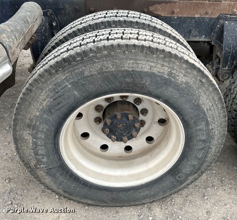 image for item EJ0394 1989 Peterbilt 379 semi truck