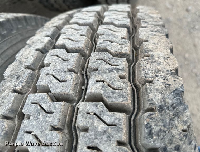 image for item EJ0394 1989 Peterbilt 379 semi truck