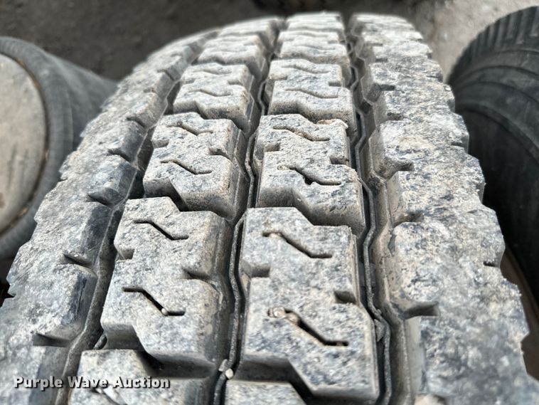 image for item EJ0394 1989 Peterbilt 379 semi truck