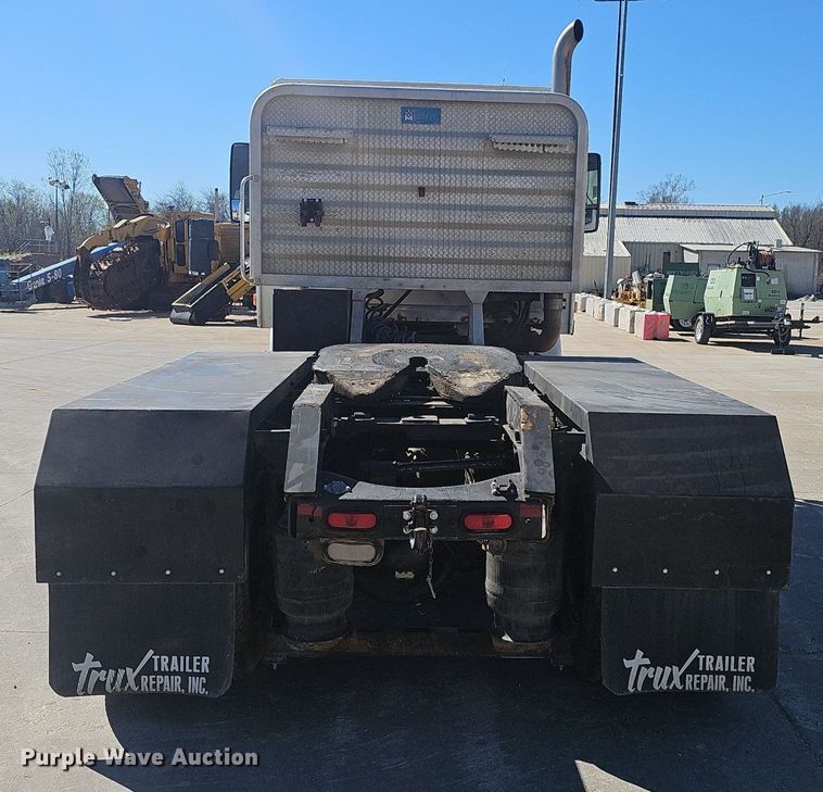 image for item EJ6206 2007 Volvo  VN semi truck