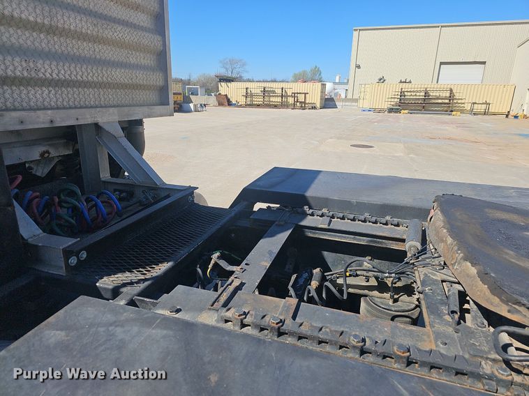 image for item EJ6206 2007 Volvo  VN semi truck