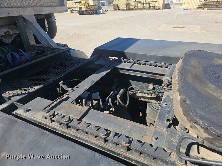 image for item EJ6206 2007 Volvo  VN semi truck