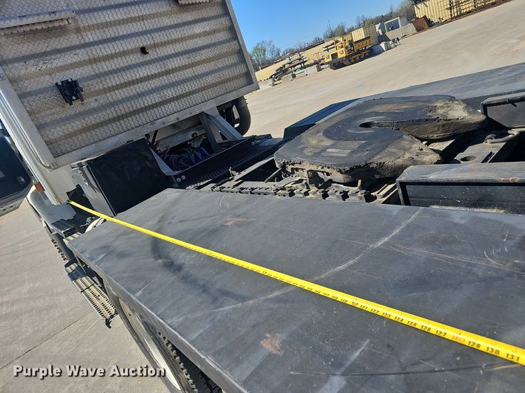 image for item EJ6206 2007 Volvo  VN semi truck