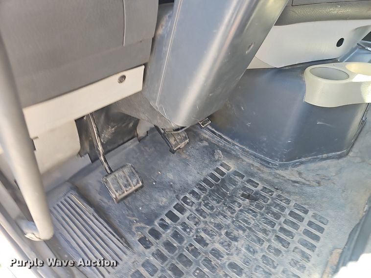 image for item EJ6206 2007 Volvo  VN semi truck