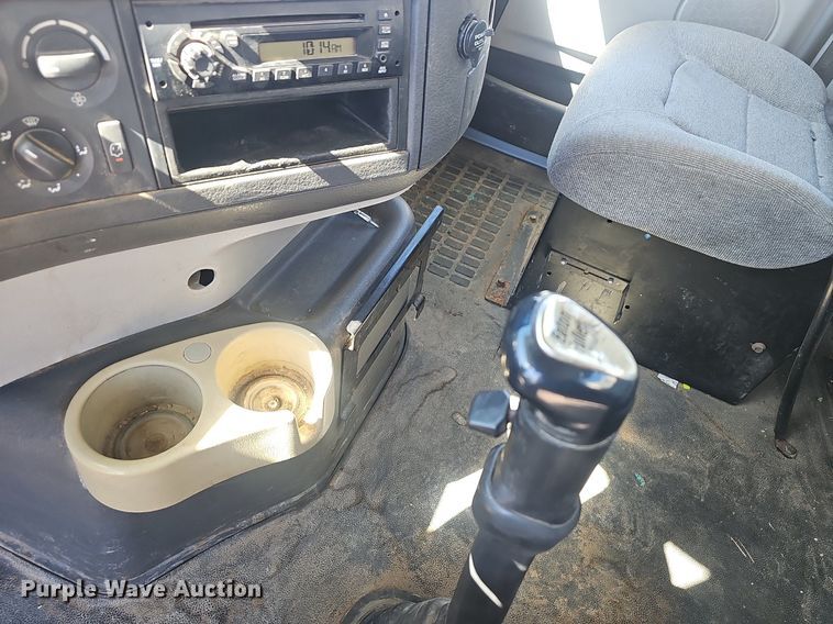 image for item EJ6206 2007 Volvo  VN semi truck