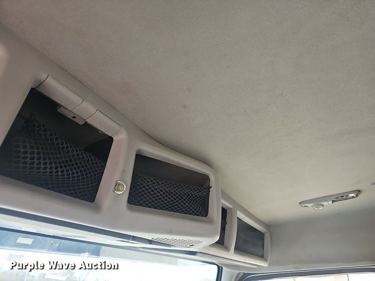 image for item EJ6206 2007 Volvo  VN semi truck