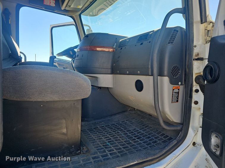 image for item EJ6206 2007 Volvo  VN semi truck