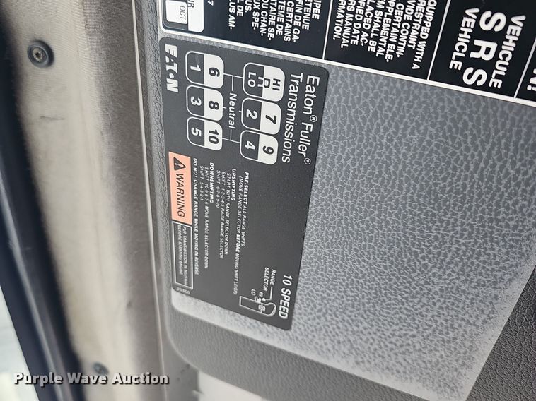 image for item EJ6206 2007 Volvo  VN semi truck