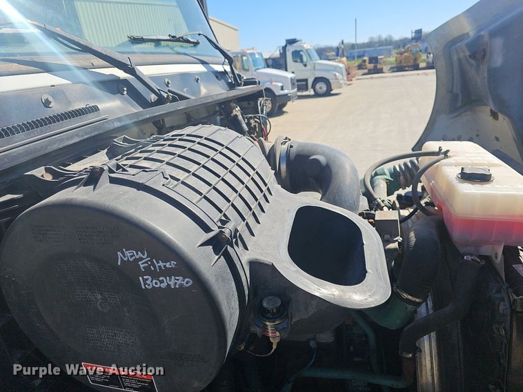 image for item EJ6206 2007 Volvo  VN semi truck