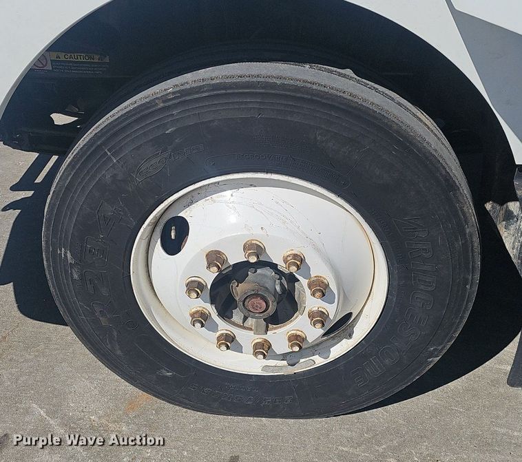 image for item EJ6206 2007 Volvo  VN semi truck