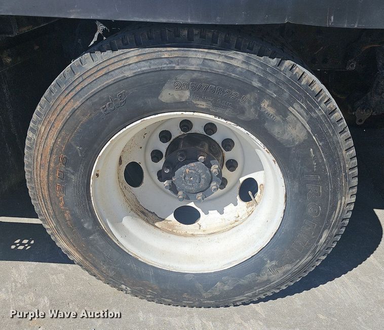 image for item EJ6206 2007 Volvo  VN semi truck