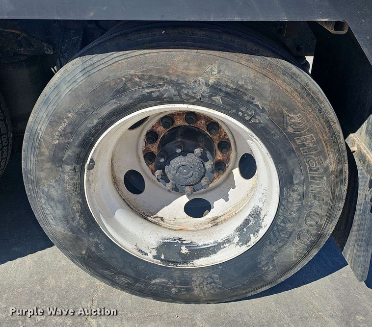 image for item EJ6206 2007 Volvo  VN semi truck