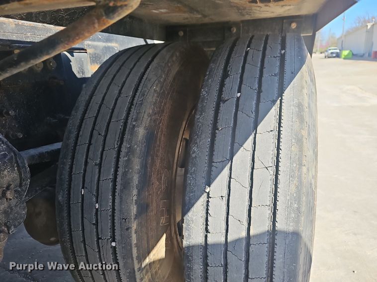 image for item EJ6206 2007 Volvo  VN semi truck