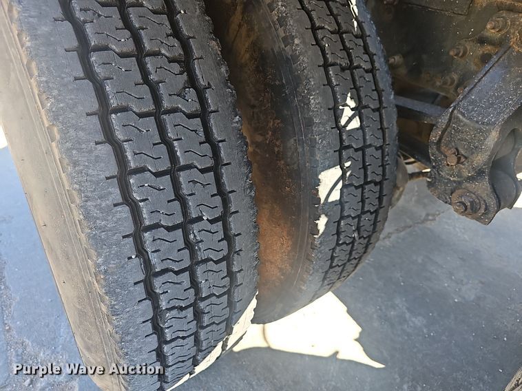 image for item EJ6206 2007 Volvo  VN semi truck