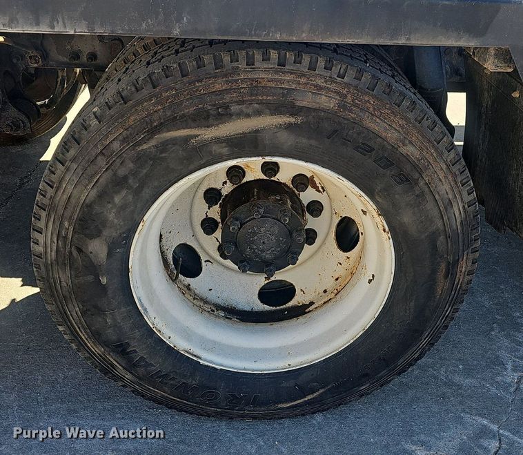 image for item EJ6206 2007 Volvo  VN semi truck