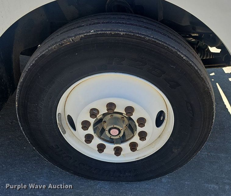 image for item EJ6206 2007 Volvo  VN semi truck