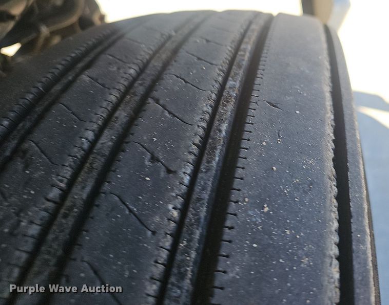 image for item EJ6206 2007 Volvo  VN semi truck