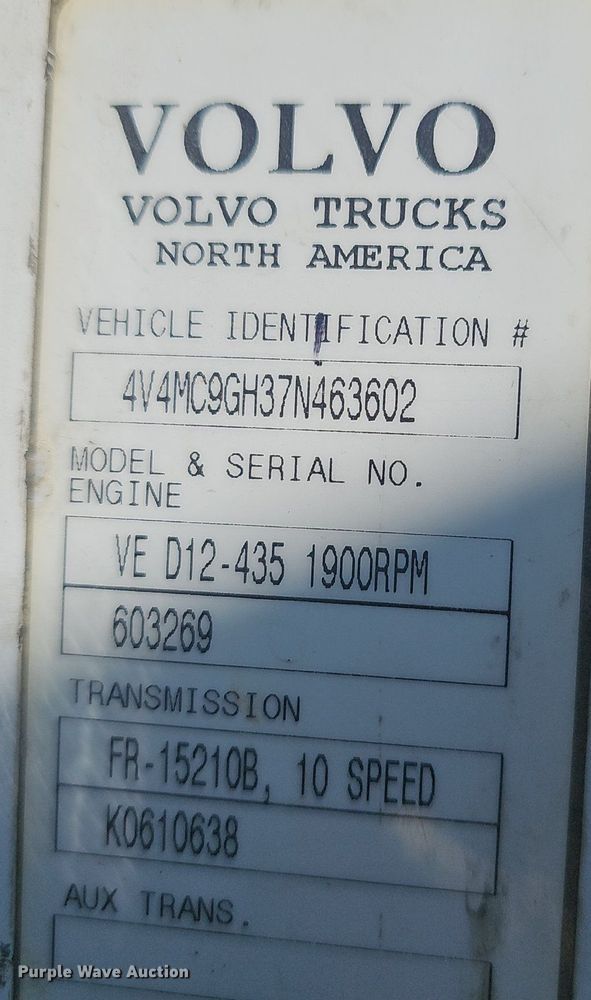 image for item EJ6206 2007 Volvo  VN semi truck