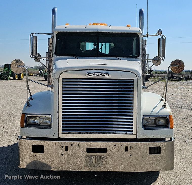 image for item EJ6209 1999 Freightliner FLD semi truck