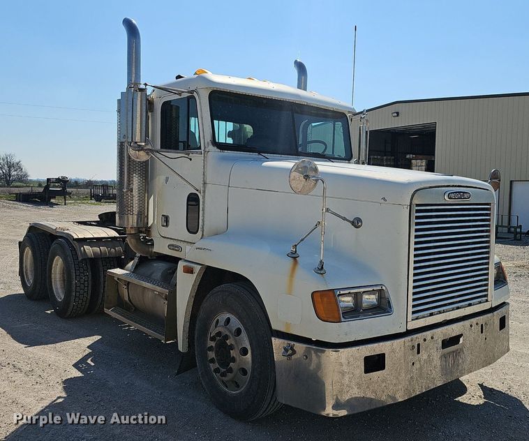 image for item EJ6209 1999 Freightliner FLD semi truck