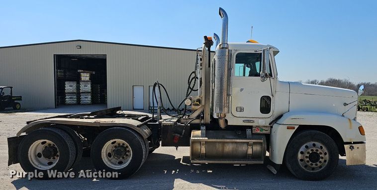 image for item EJ6209 1999 Freightliner FLD semi truck