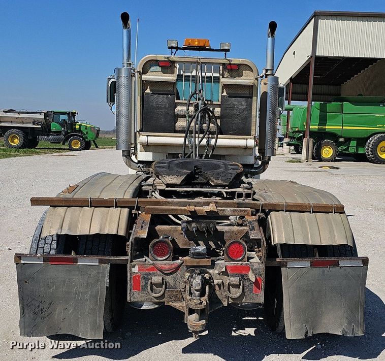 image for item EJ6209 1999 Freightliner FLD semi truck