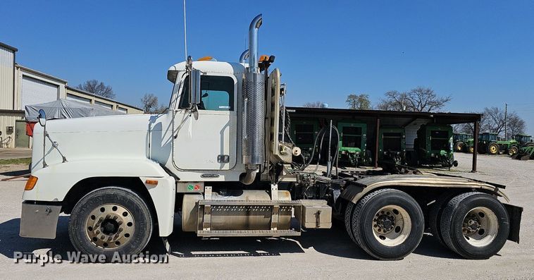 image for item EJ6209 1999 Freightliner FLD semi truck
