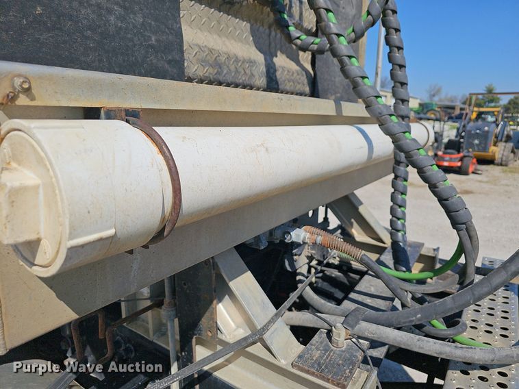 image for item EJ6209 1999 Freightliner FLD semi truck