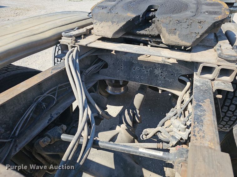 image for item EJ6209 1999 Freightliner FLD semi truck