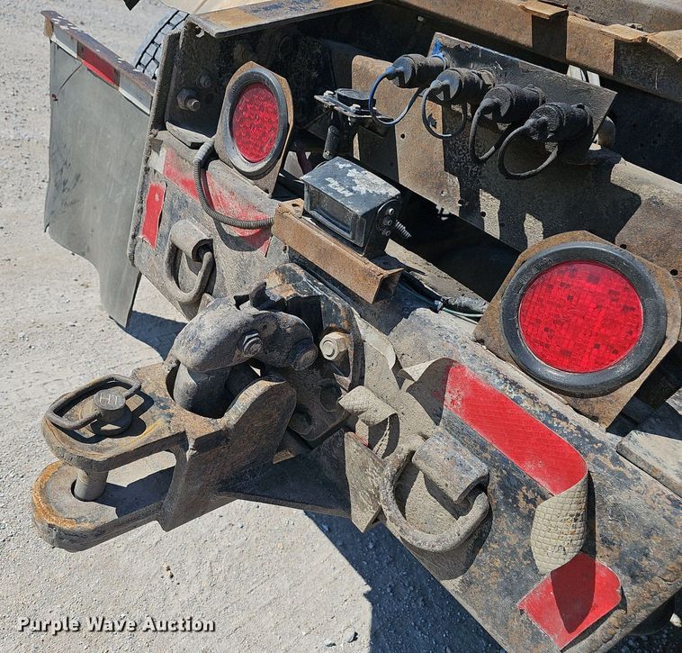 image for item EJ6209 1999 Freightliner FLD semi truck