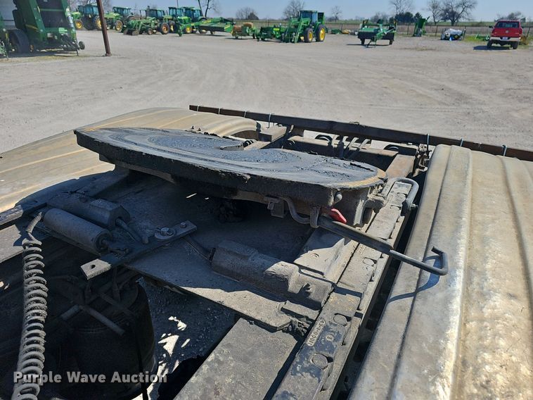 image for item EJ6209 1999 Freightliner FLD semi truck