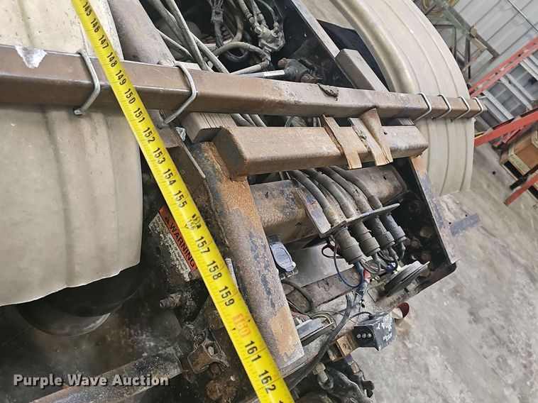 image for item EJ6209 1999 Freightliner FLD semi truck