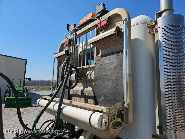 image for item EJ6209 1999 Freightliner FLD semi truck