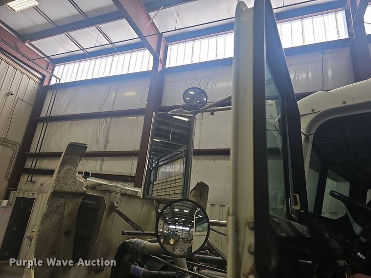 image for item EJ6209 1999 Freightliner FLD semi truck