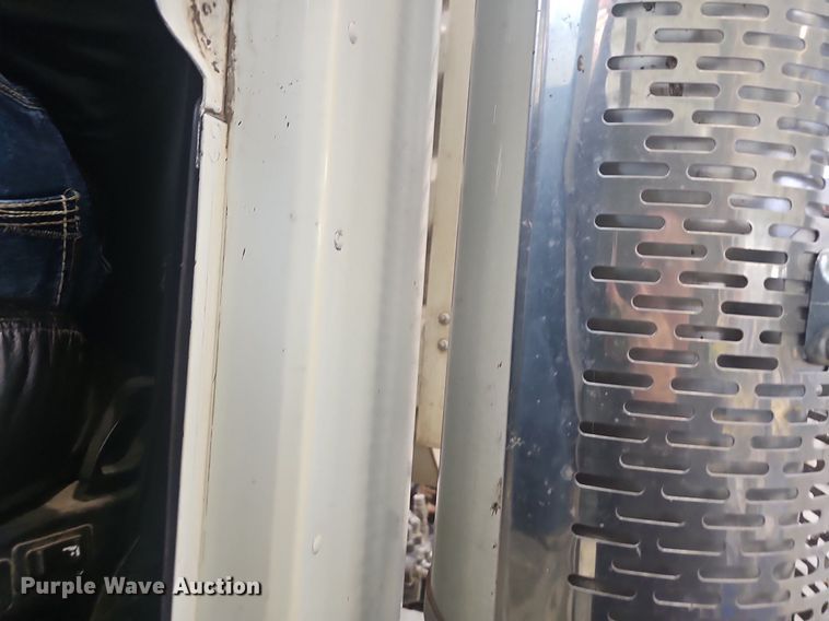 image for item EJ6209 1999 Freightliner FLD semi truck