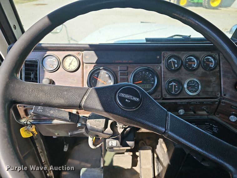 image for item EJ6209 1999 Freightliner FLD semi truck