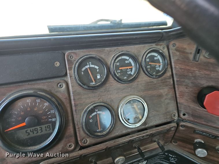 image for item EJ6209 1999 Freightliner FLD semi truck