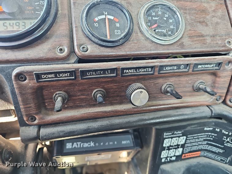 image for item EJ6209 1999 Freightliner FLD semi truck