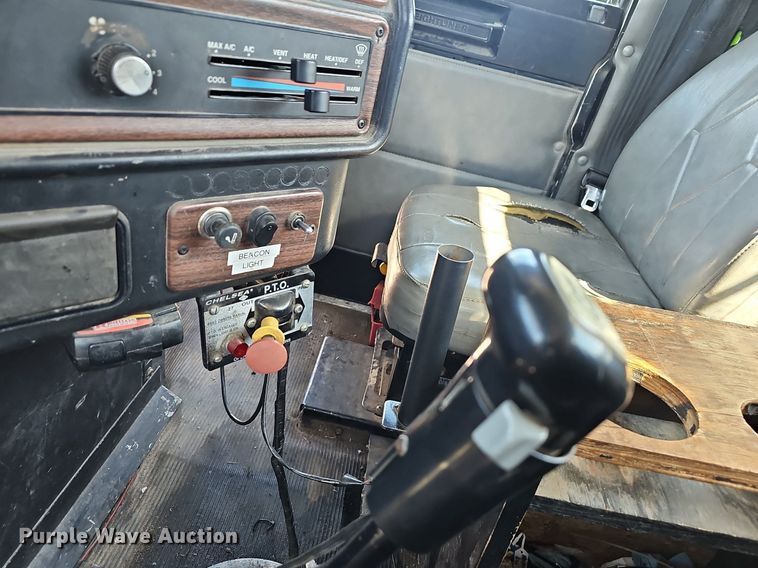 image for item EJ6209 1999 Freightliner FLD semi truck