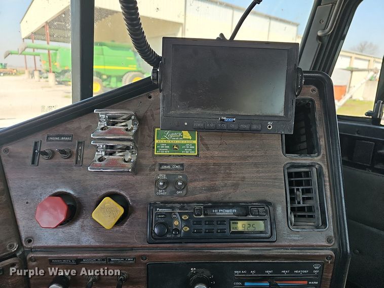 image for item EJ6209 1999 Freightliner FLD semi truck